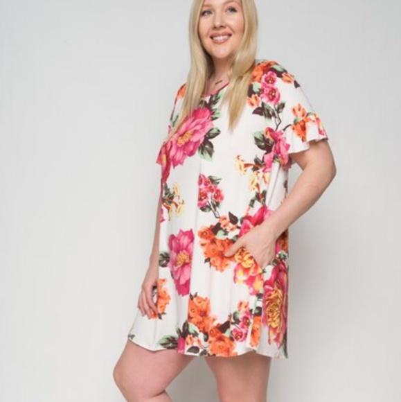 Dresses & Skirts - Plus size floral dress with pockets
